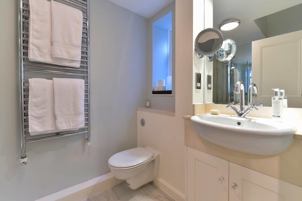 Peaceful 1 Bed Flat Off Sloane Square With Patio * Londen