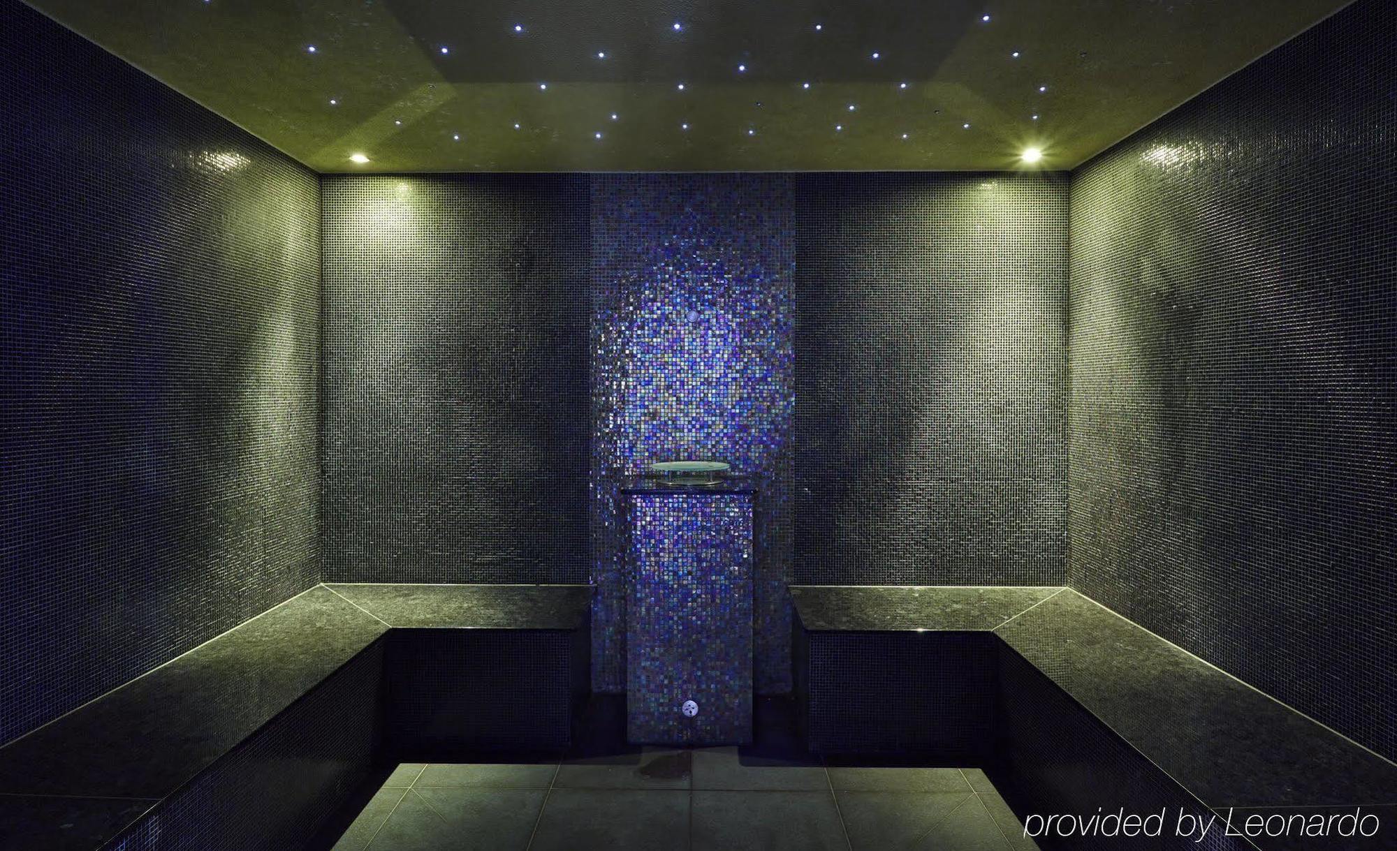 Crowne Plaza Battersea 4*