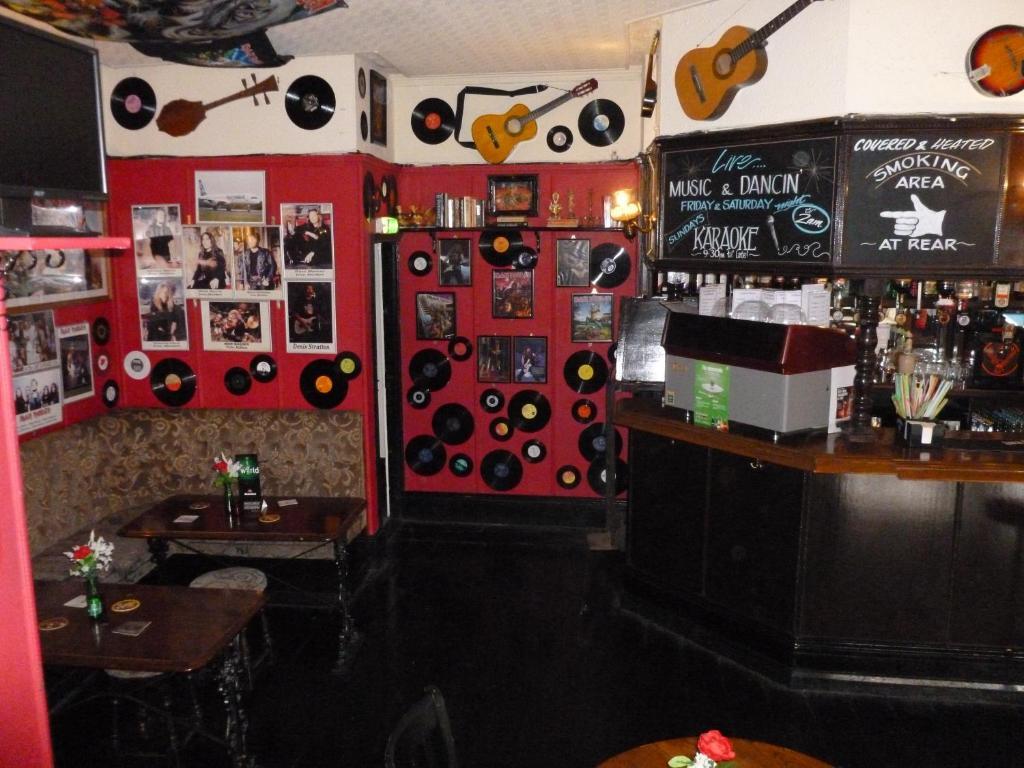 Cart And Horses Inn