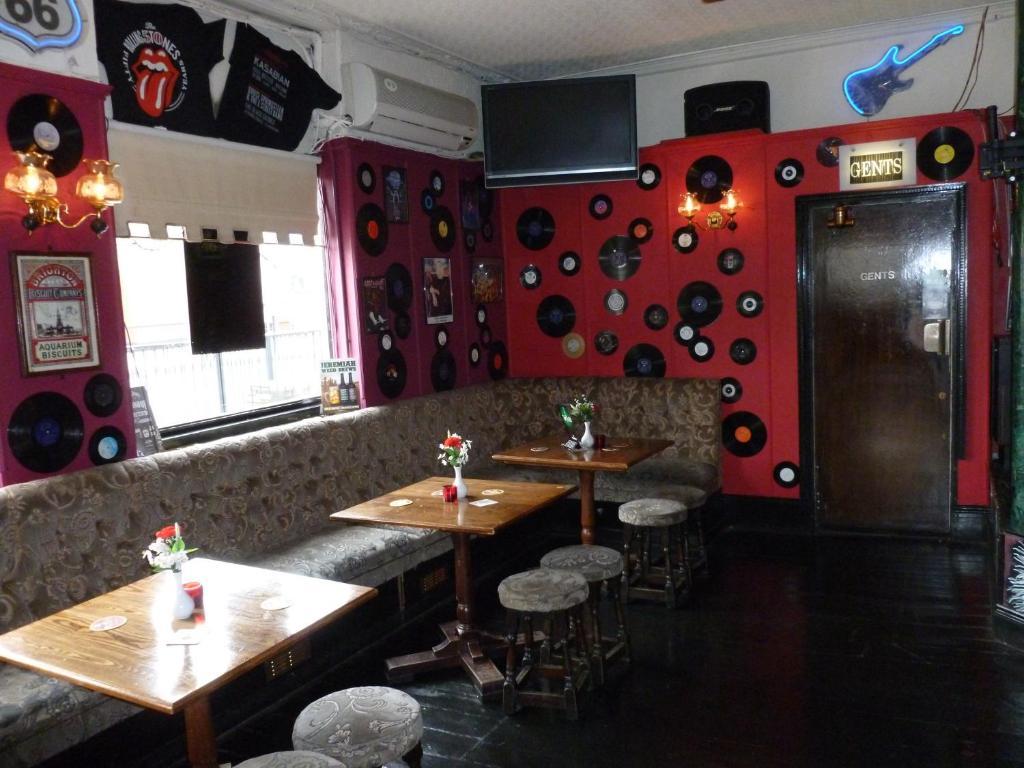 Inn Cart And Horses 3*