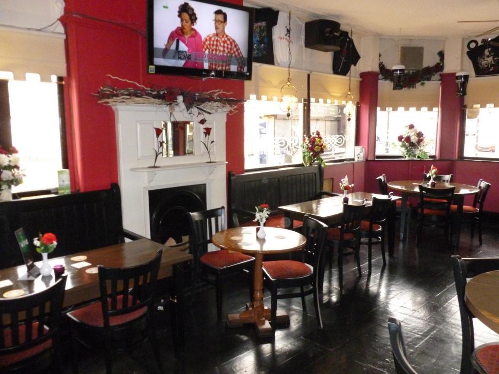 Cart And Horses 3* London