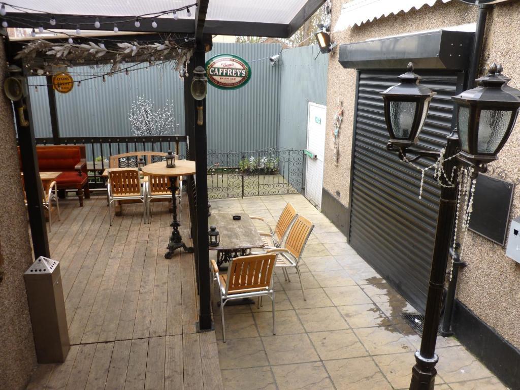 Cart And Horses Inn