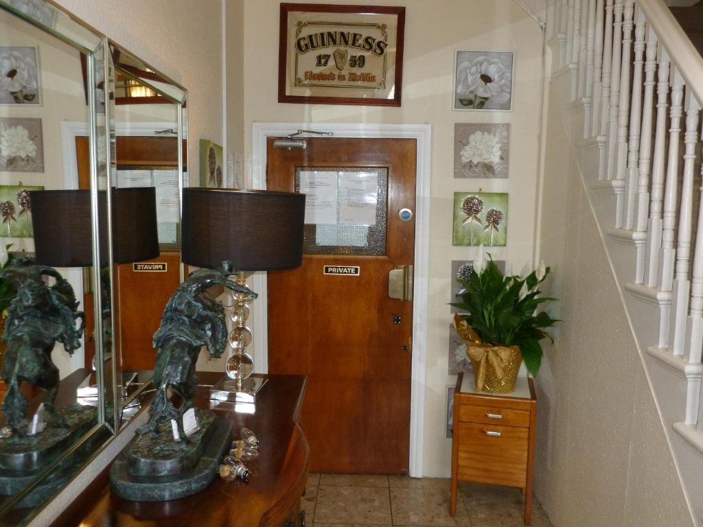 Inn Cart And Horses 3*