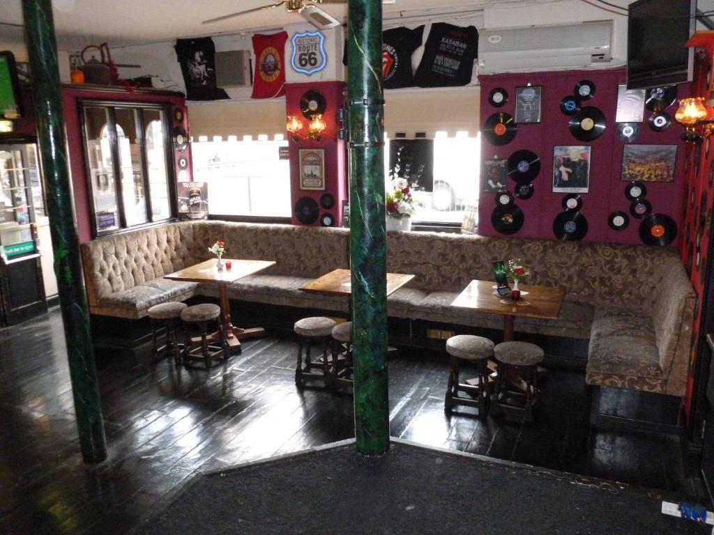 Inn Cart And Horses