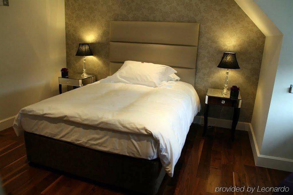 The Pillar Hotel London