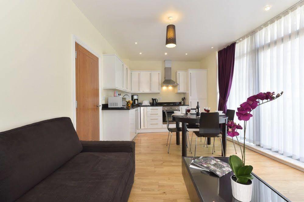Chancery Lane Apartment *