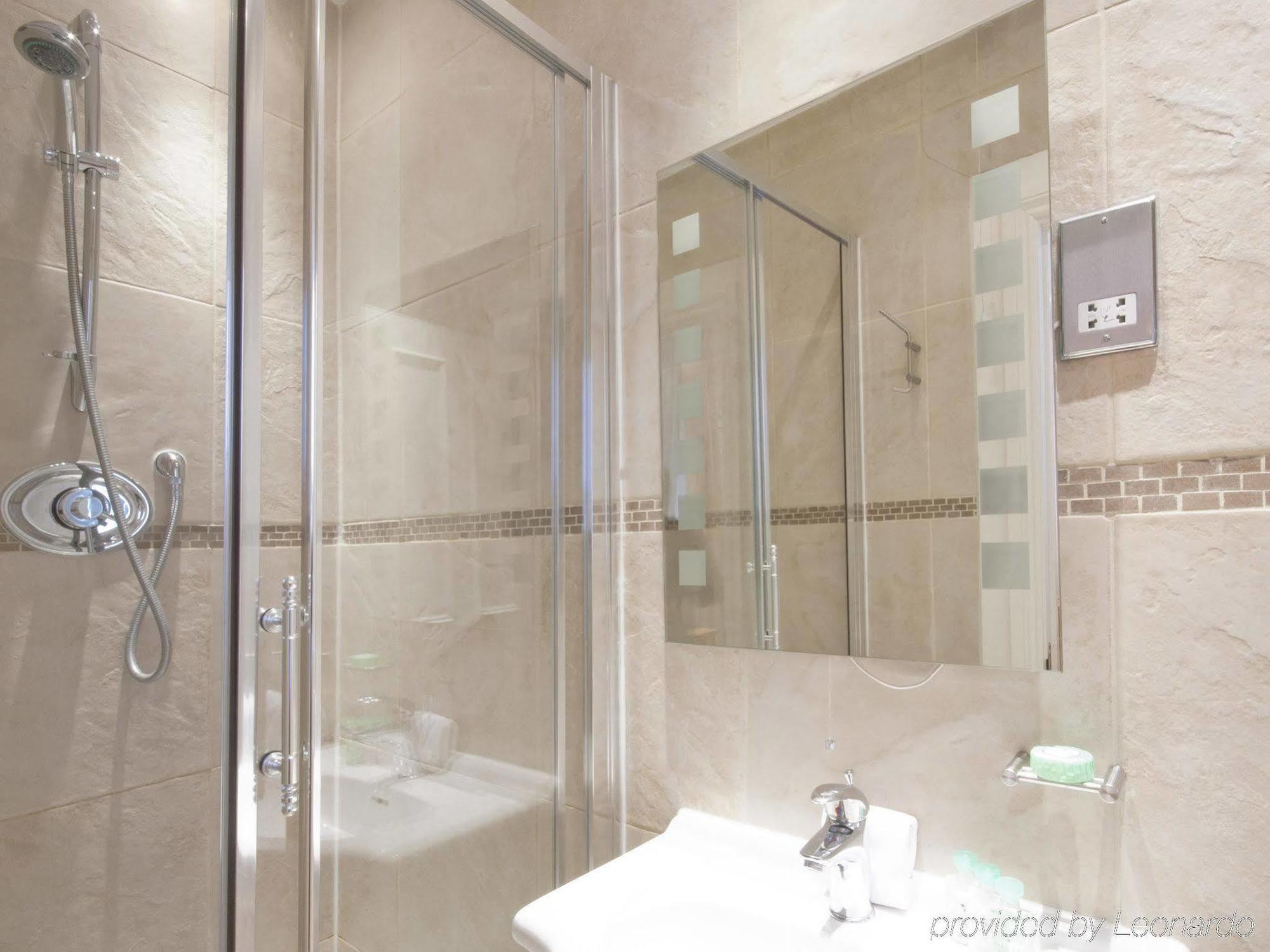 17 Hertford Street Aparthotel 3*