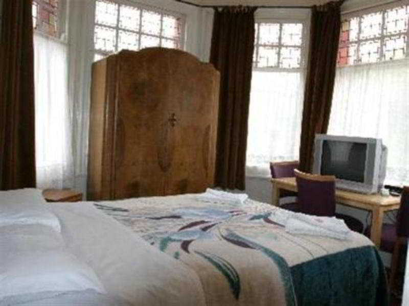 Charlie Hotel 2*