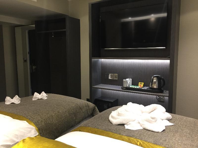 Mornington Victoria Hotel 4*