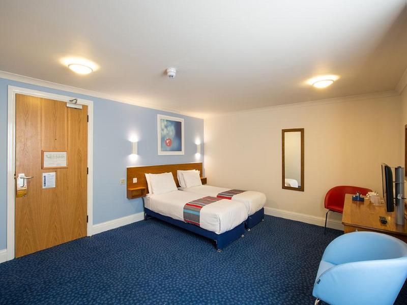 Hotell Travelodge Chigwell 3*