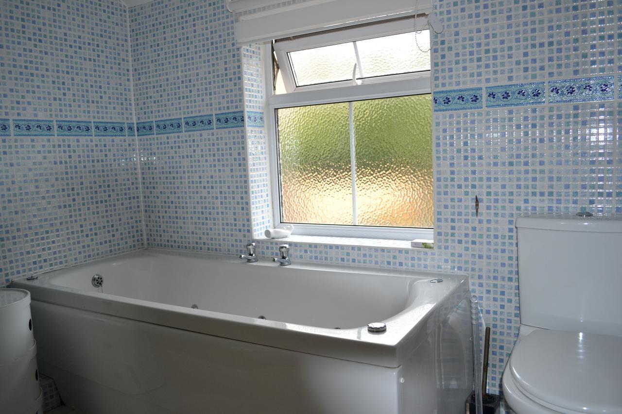 2 Bedroom House -ealing
