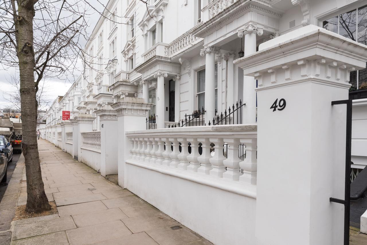 Palace Gardens Terrace * London