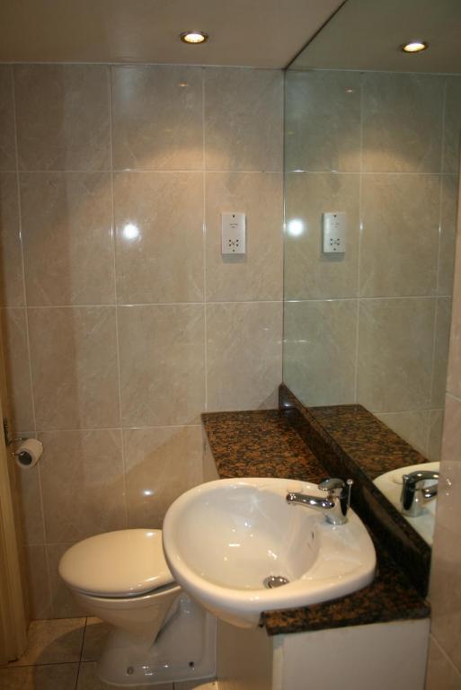 Wedgewood Hotel 2*