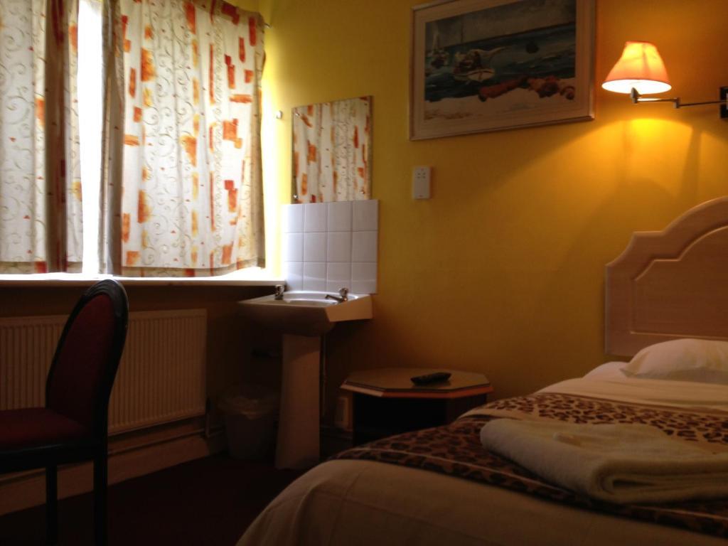Acton Town Hotell