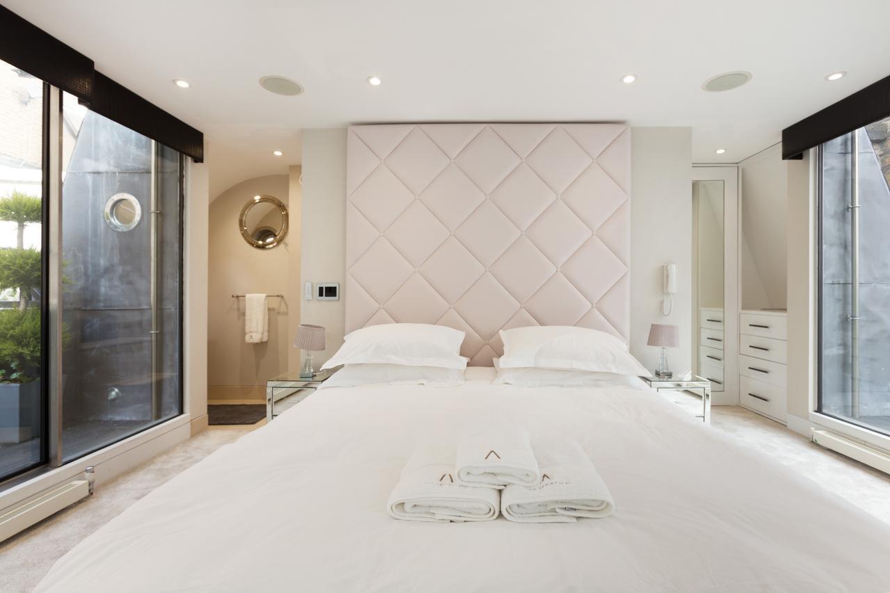 Stylish 3 Bedroom Mews South Kensington Apartment