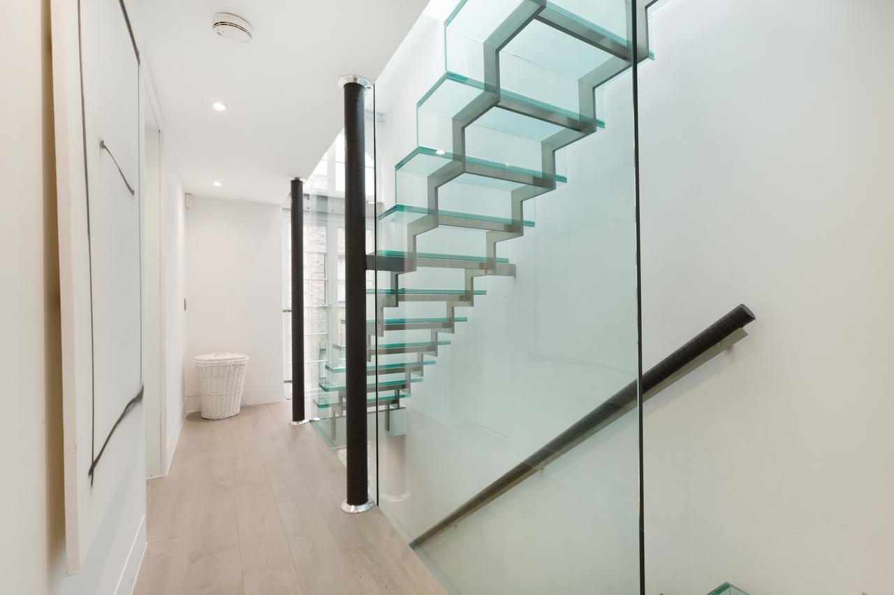 Stylish 3 Bedroom Mews South Kensington Apartment