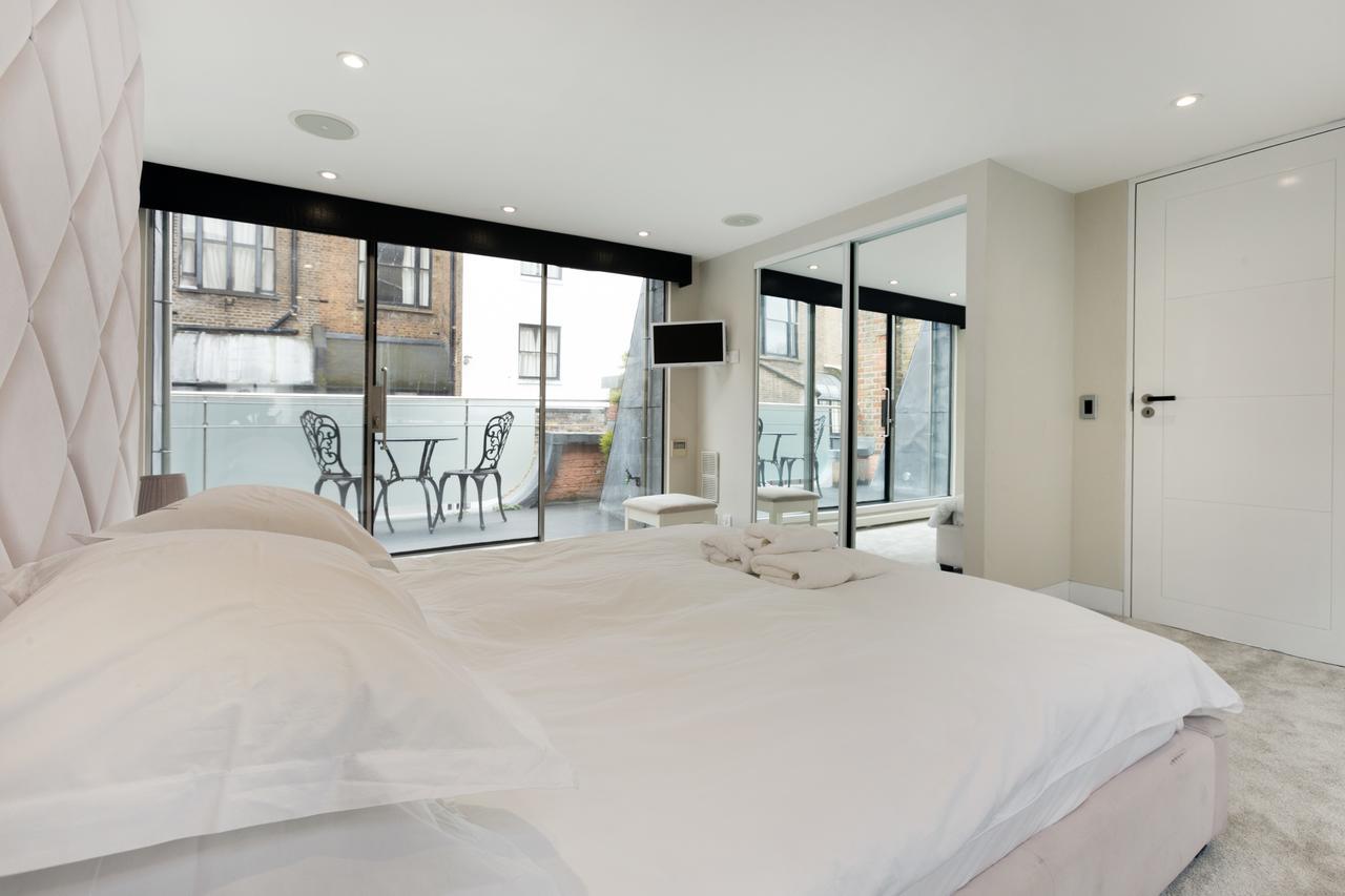 Stylish 3 Bedroom Mews South Kensington Apartment