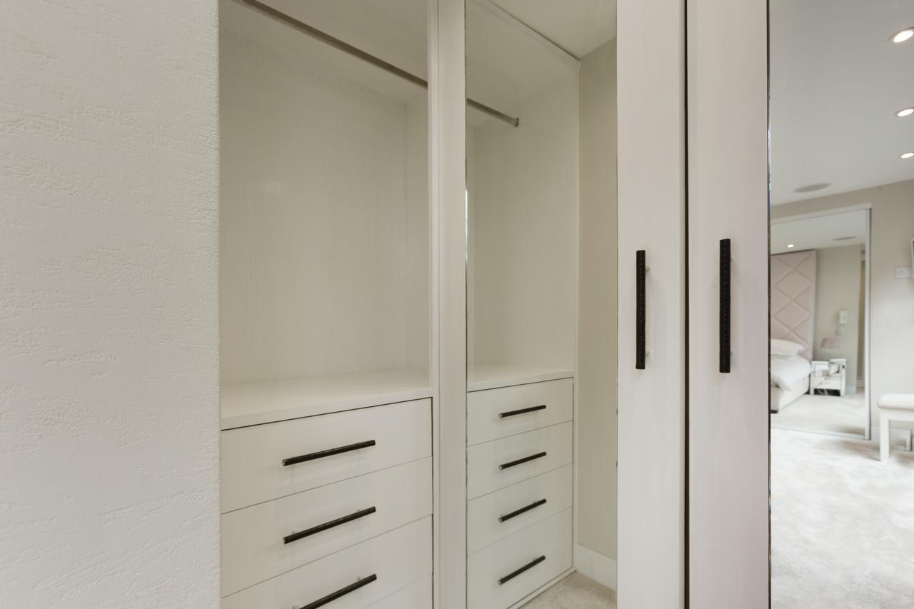 Stylish 3 Bedroom Mews South Kensington *