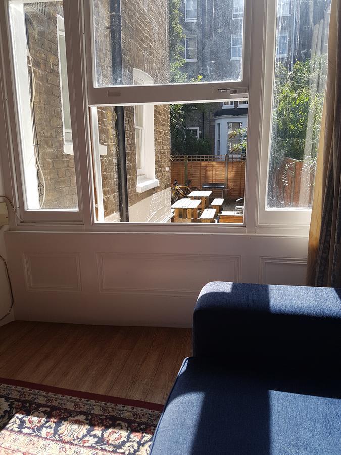 Hostal Barmy Badger Backpackers *