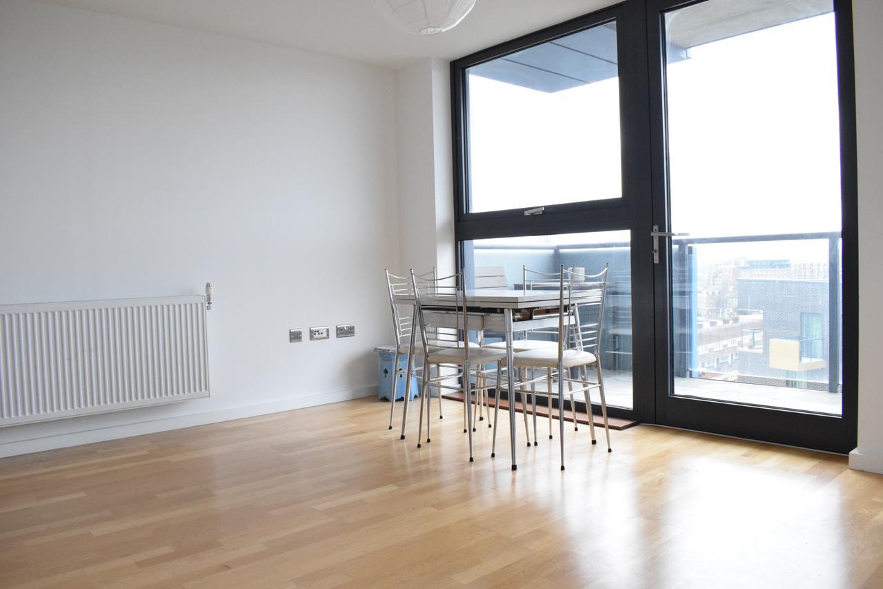 1 Bedroom Flat In Lewisham With A Balcony View Of The Shard * London