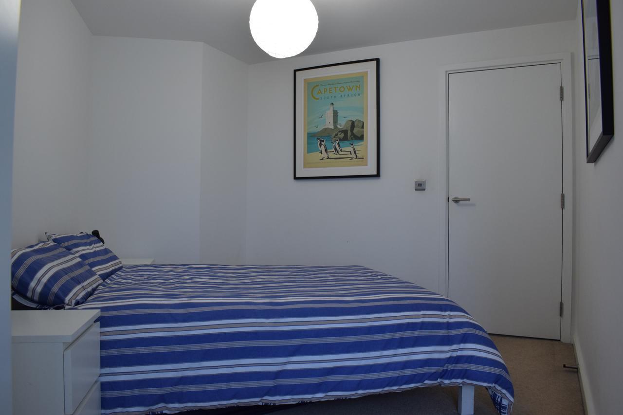 Apartment 1 Bedroom Flat In Lewisham With A Balcony View Of The Shard London
