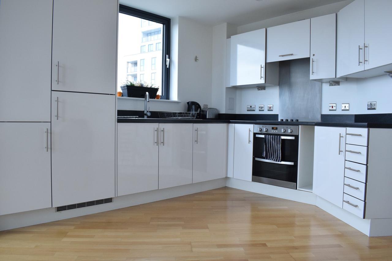 1 Bedroom Flat In Lewisham With A Balcony View Of The Shard Apartment *