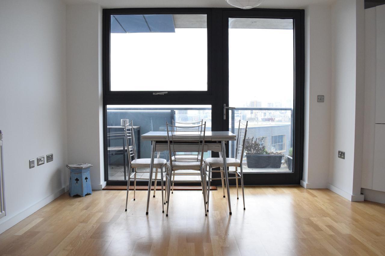 1 Bedroom Flat In Lewisham With A Balcony View Of The Shard Apartment London