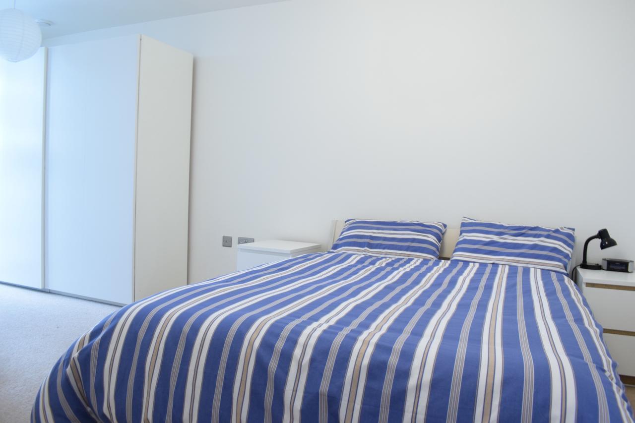 Apartment 1 Bedroom Flat In Lewisham With A Balcony View Of The Shard London