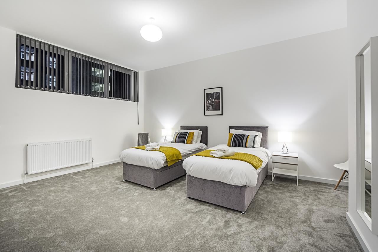 Vibrant Vauxhall Apartment London