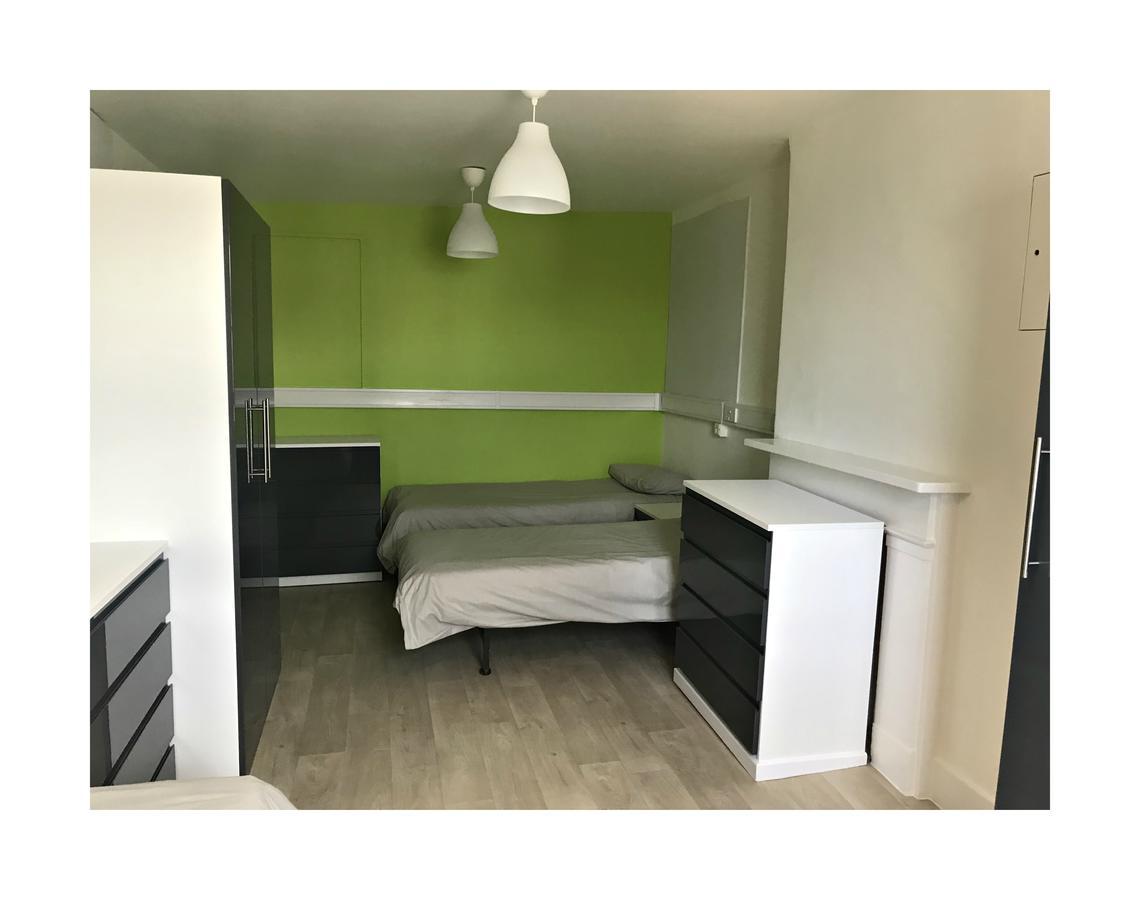 Leinster House Hostel *