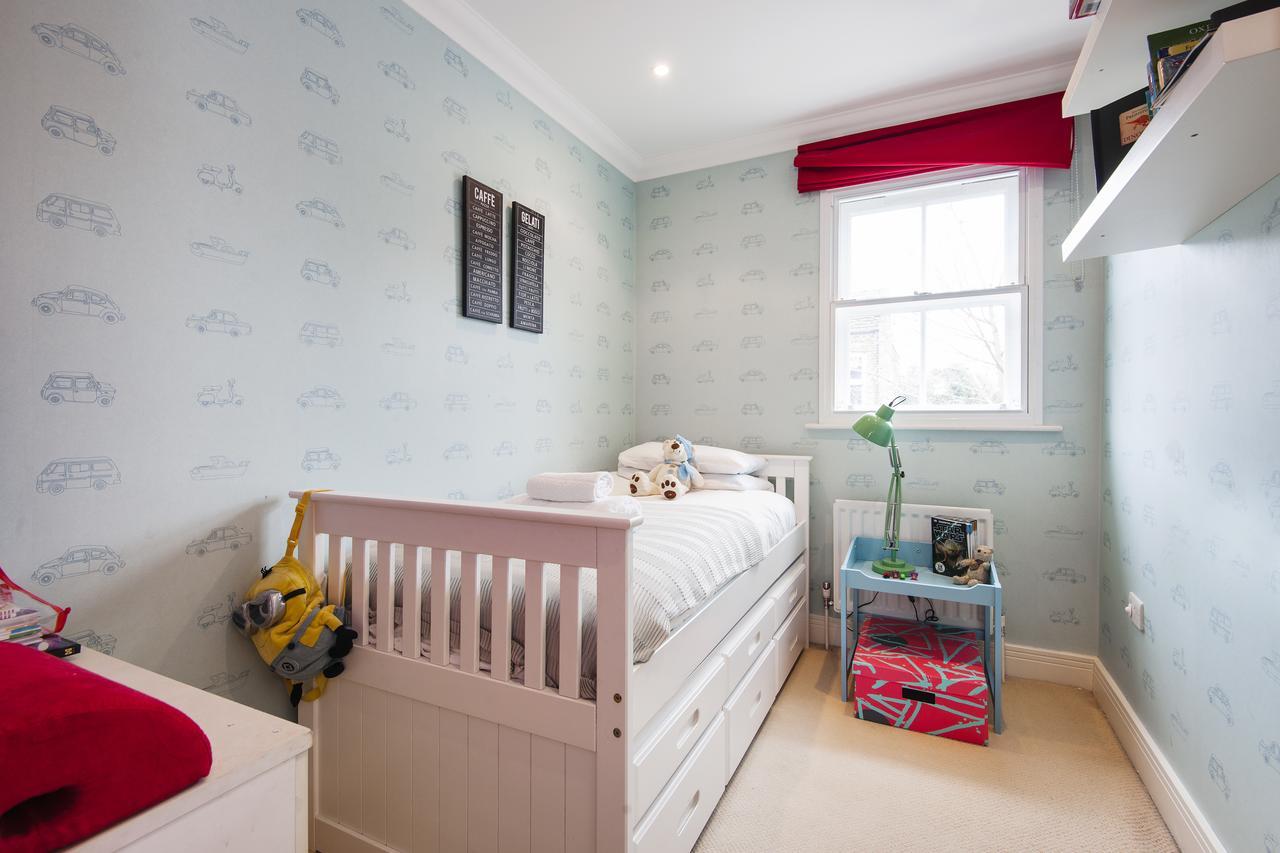 Lovely Putney Family By The Thames London