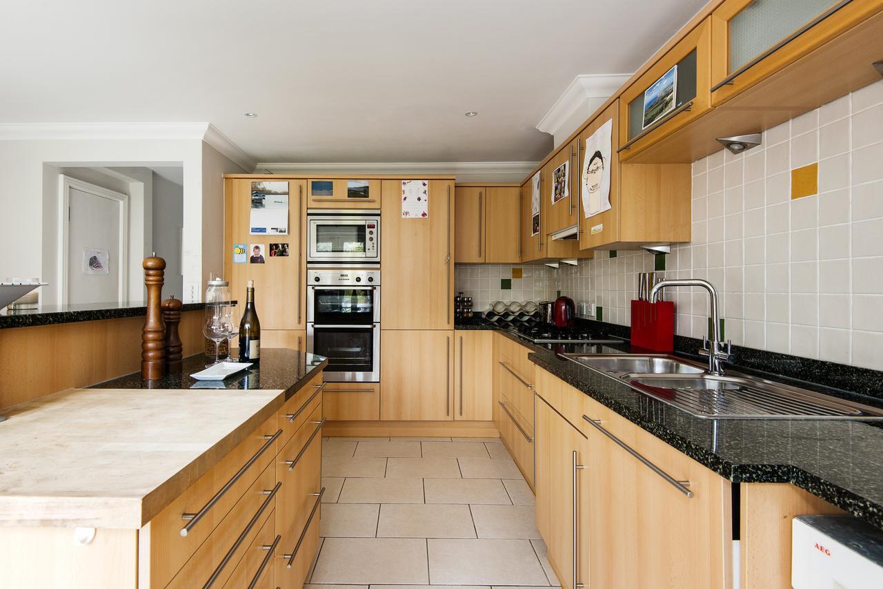 Lovely Putney Family By The Thames Apartment
