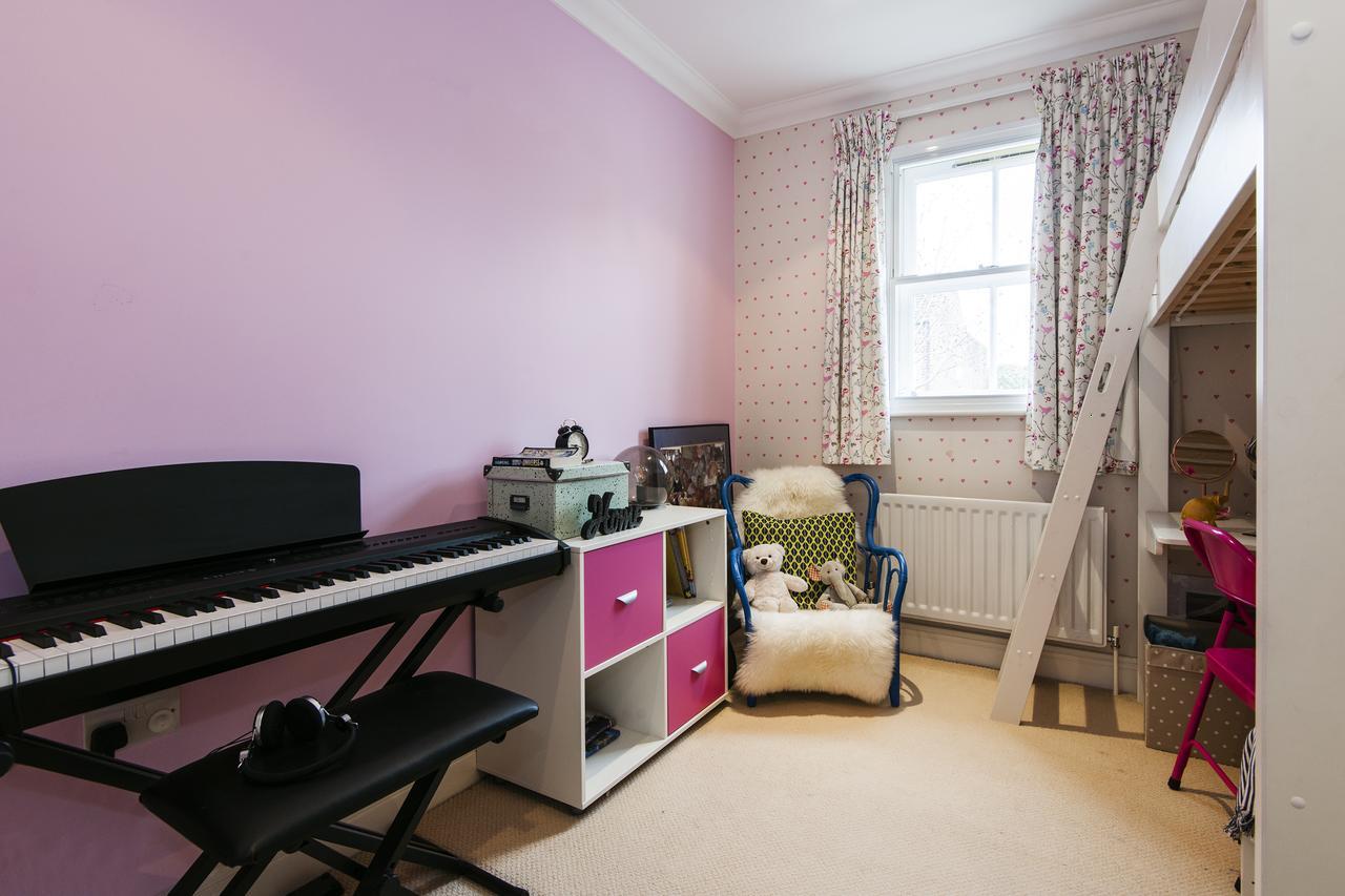Lovely Putney Family By The Thames * London