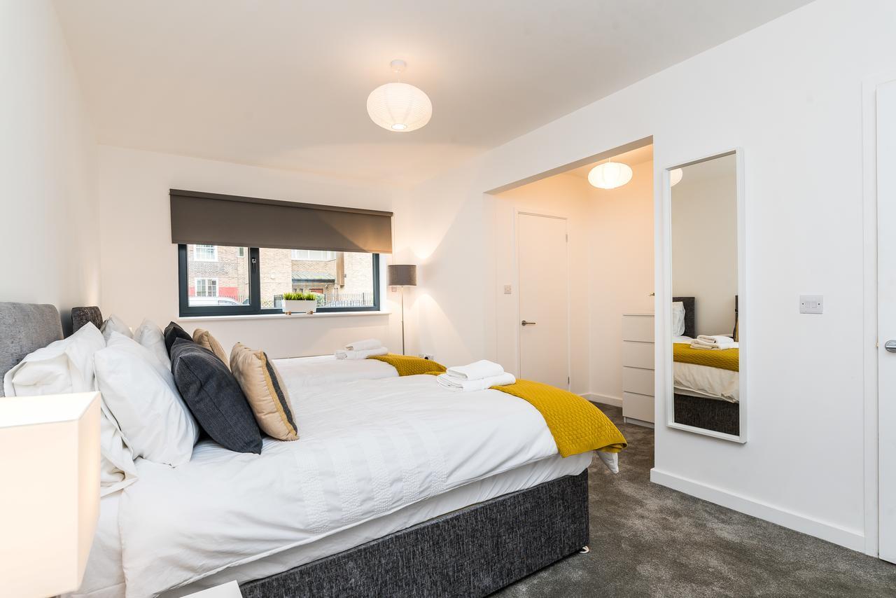Vibrant Vauxhall Apartment