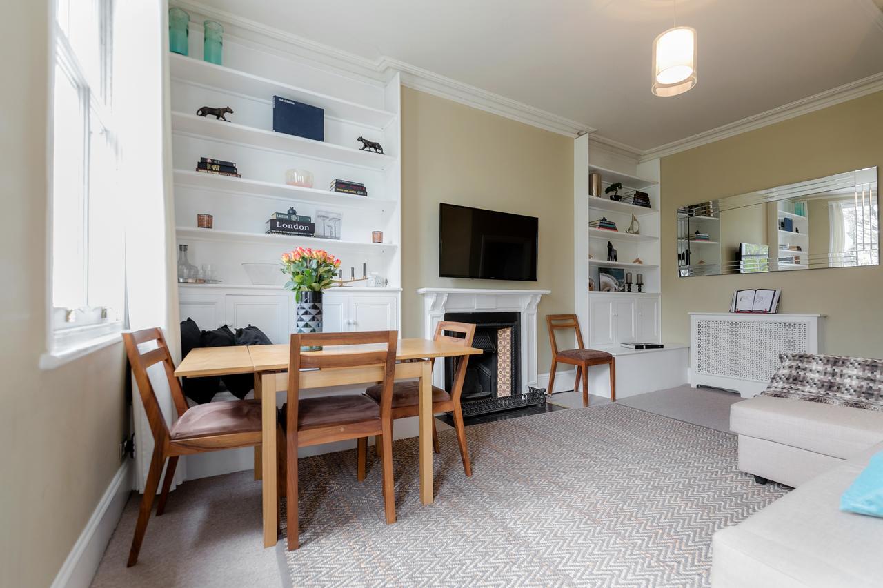 Earls Court By Basetogo Londen