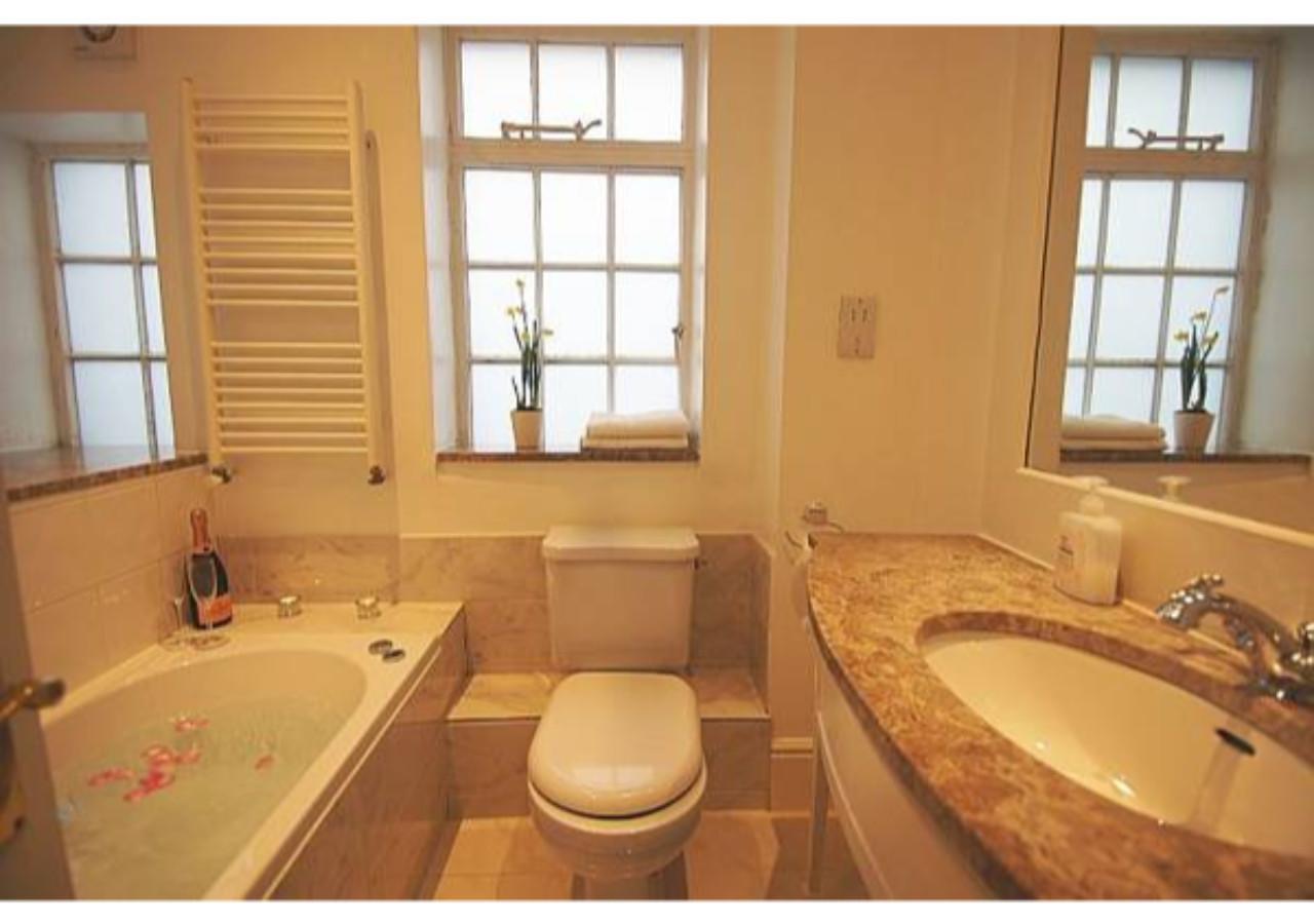 Piccadilly Circus Apartment