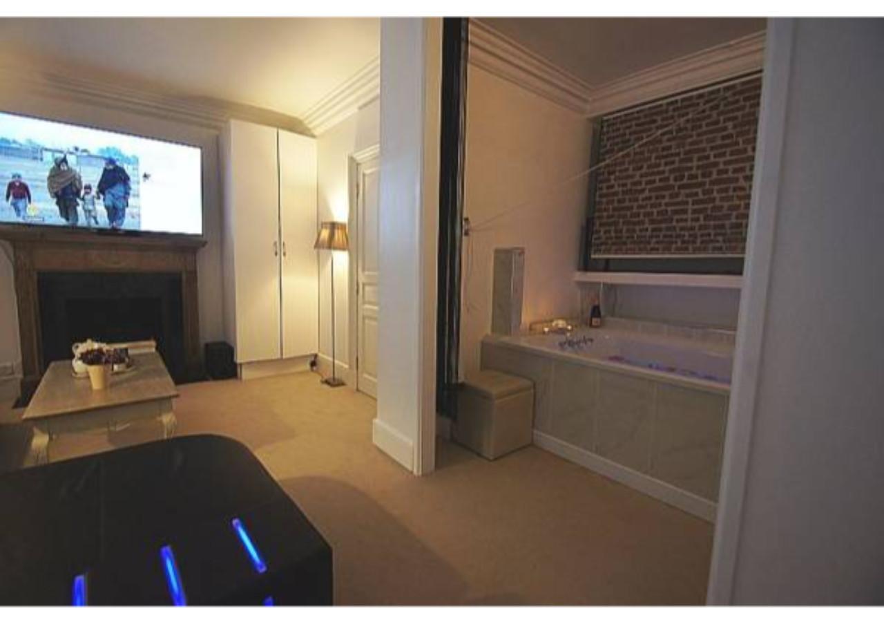 Piccadilly Circus Apartment