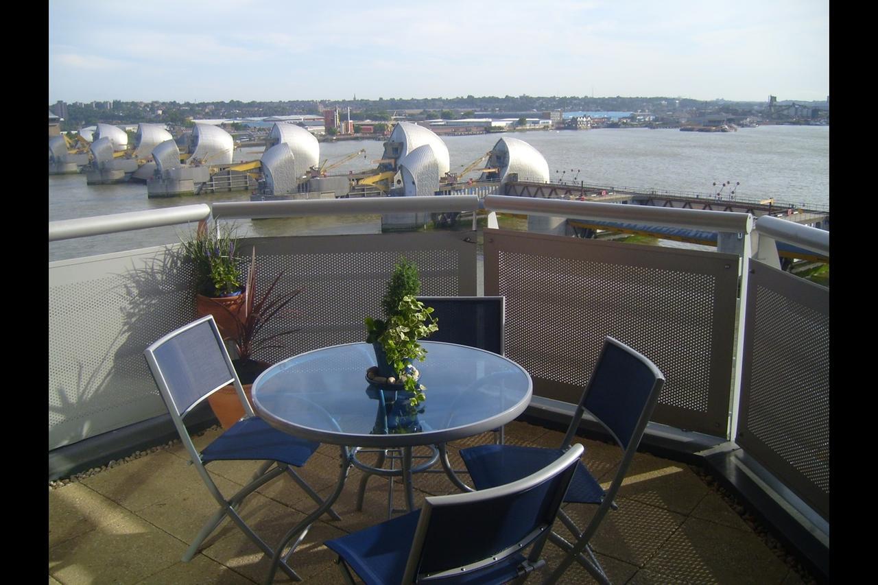 Wards Wharf Approach Apartment *