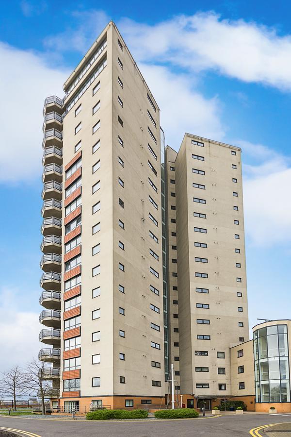 Wards Wharf Approach Apartment *