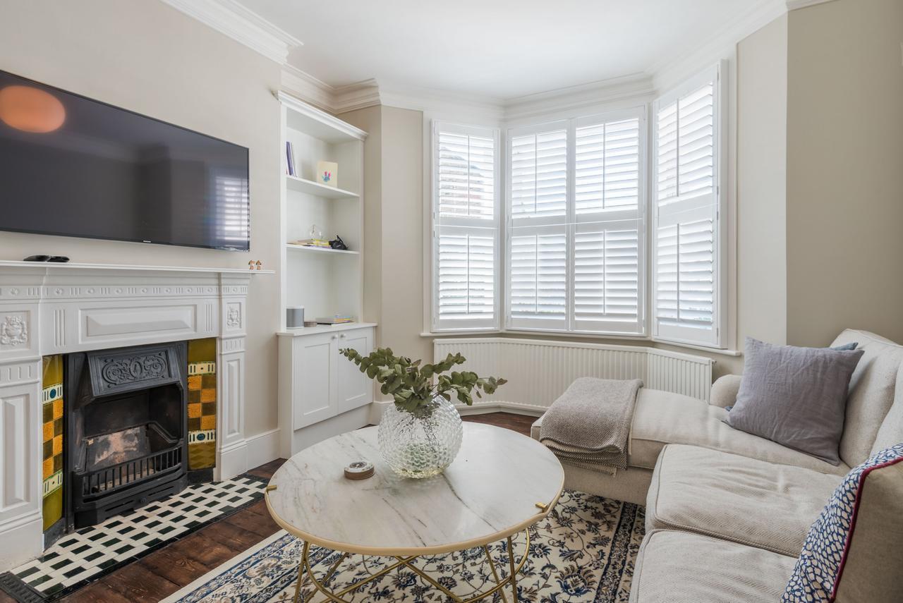 Lavish Nordic Styled Fulham By The Thames Holiday home London