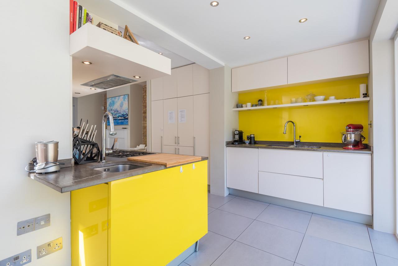 Lavish Nordic Styled Fulham By The Thames Holiday home London