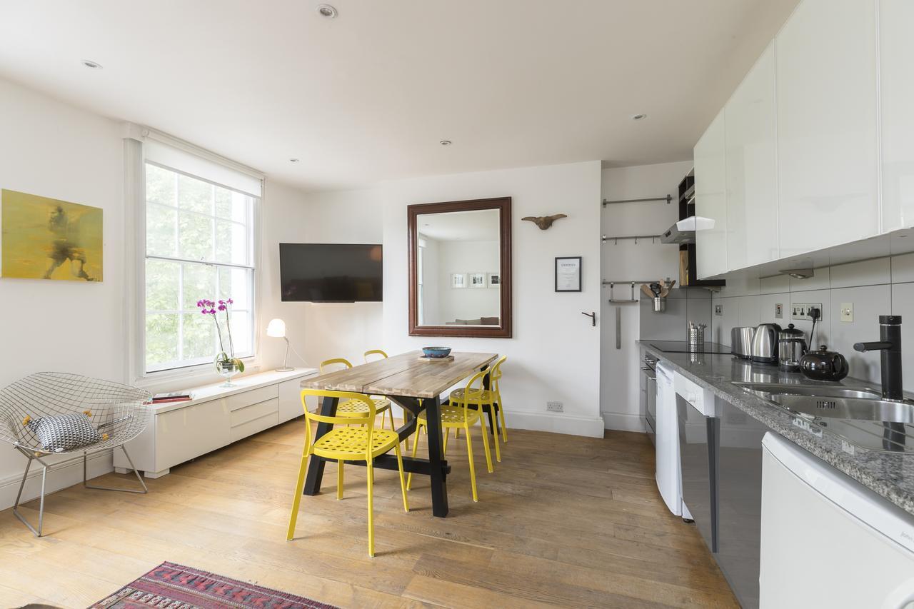 Spacious And Chic Flat In Angel * Londen