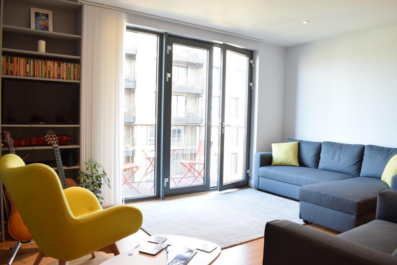 Modern 2 Bedroom Next To Olympic Park Apartment *