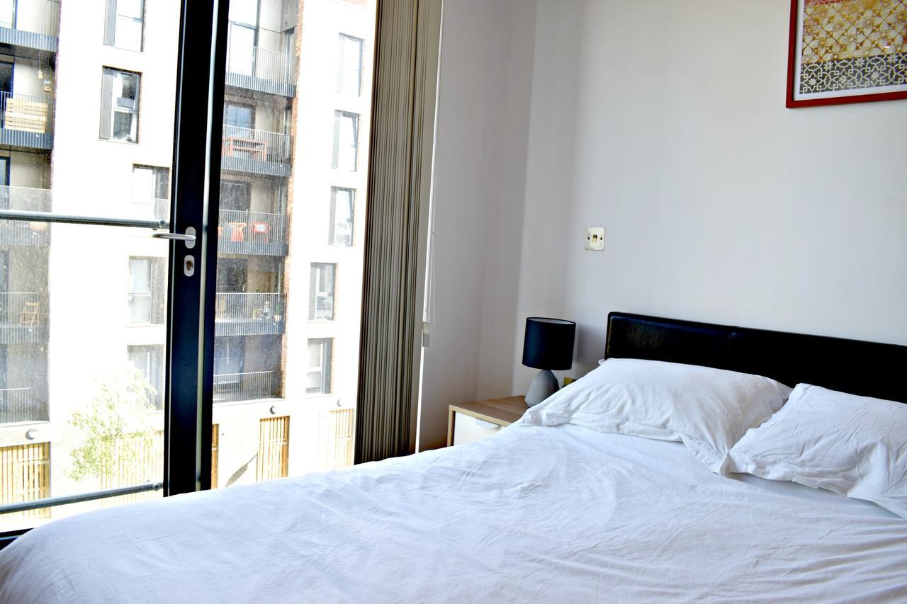 Modern 2 Bedroom Next To Olympic Park Apartment *