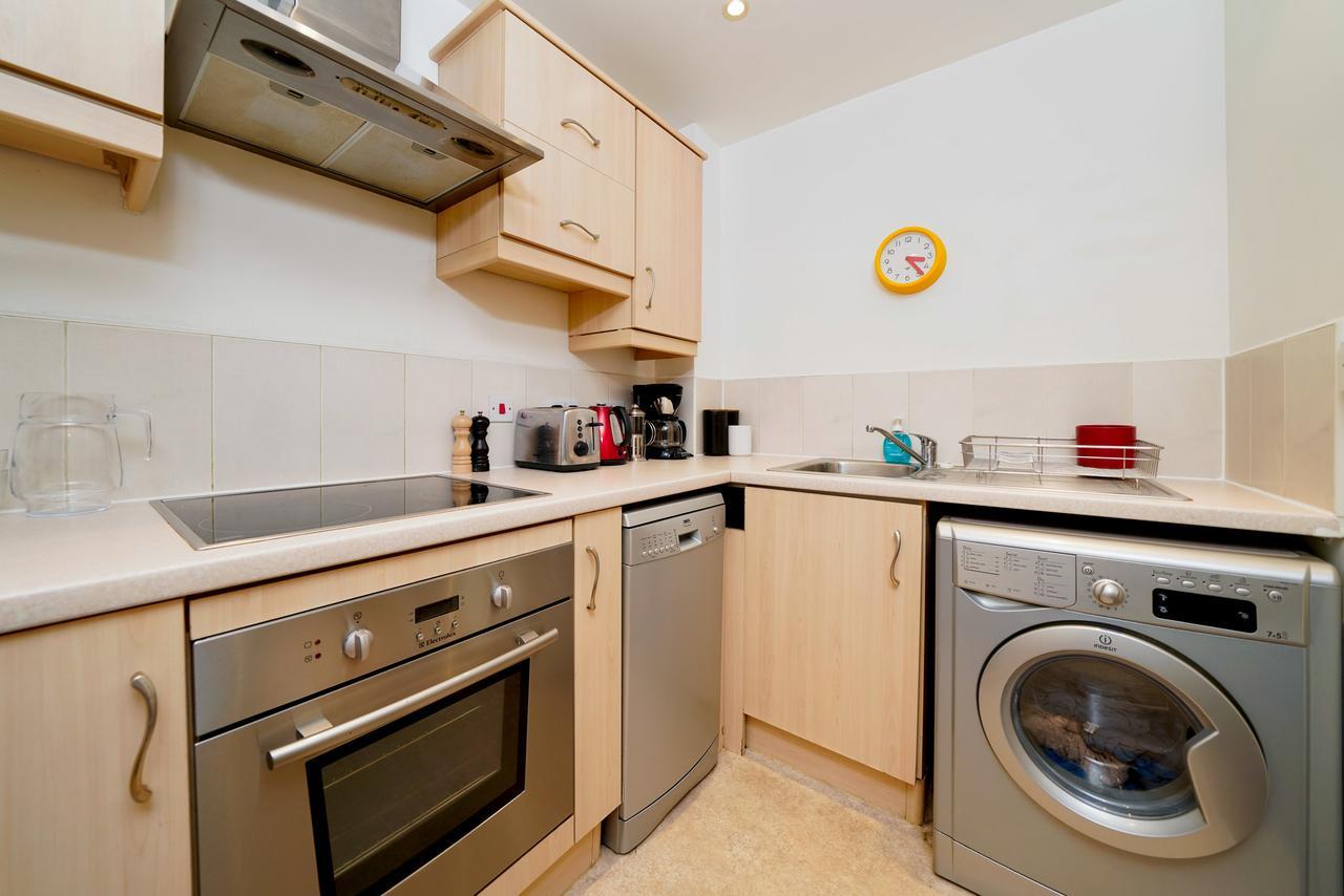 Modern Flat In A Great Location Apartment *