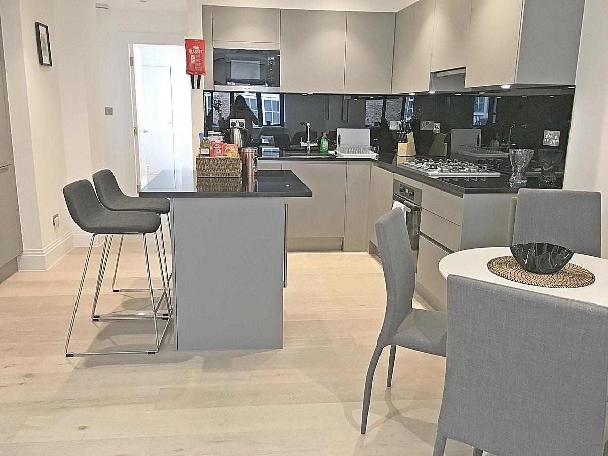 Oxford Circus Apartment *