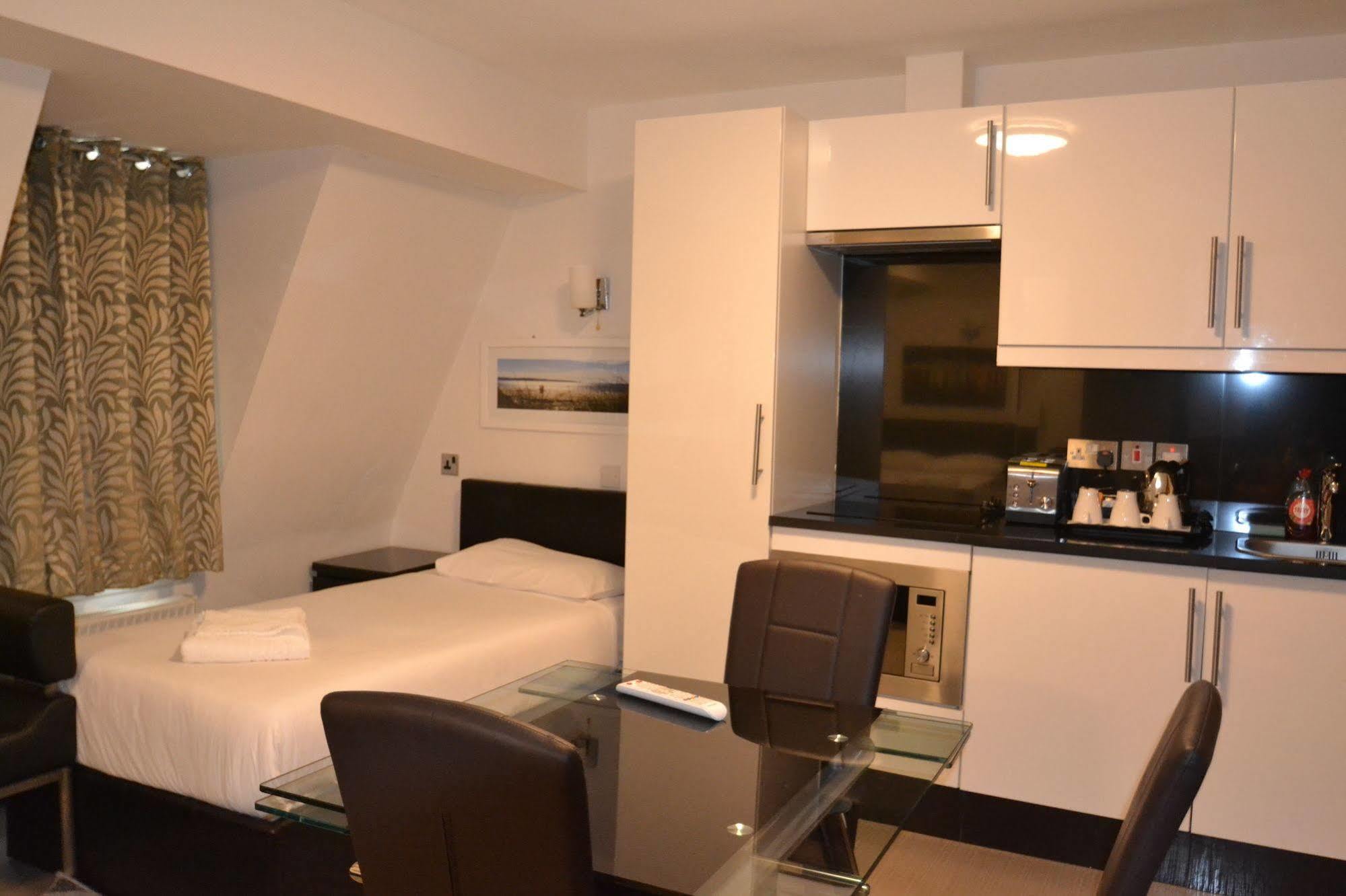 Paddington Apartment *