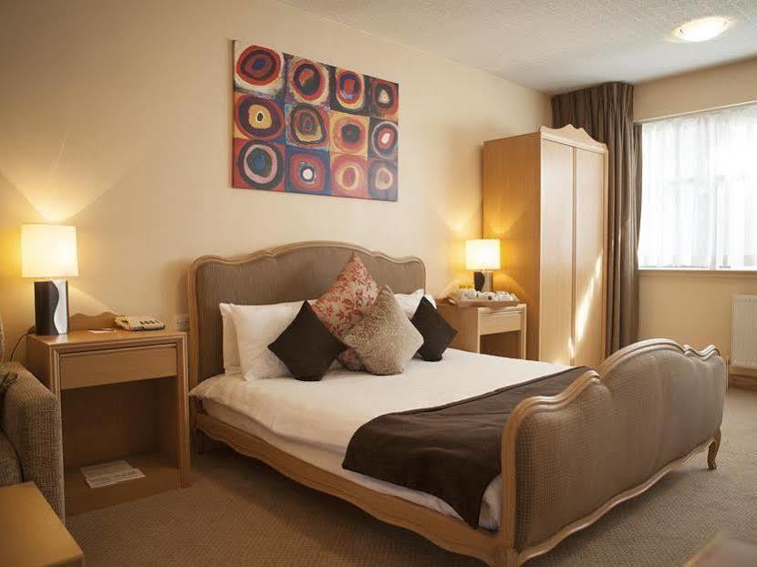 Antoinette Wimbledon Hotel London