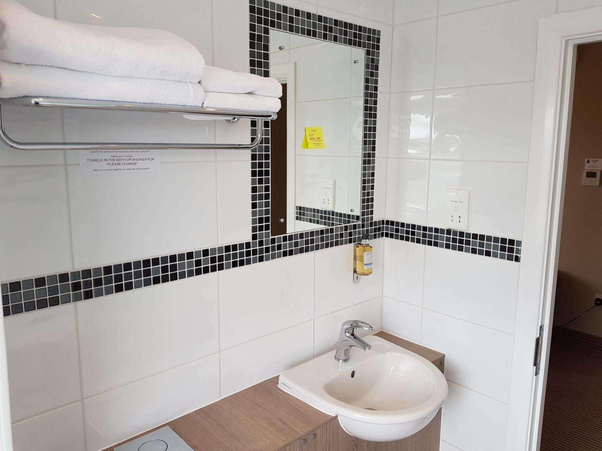Hotel Antoinette Wimbledon London