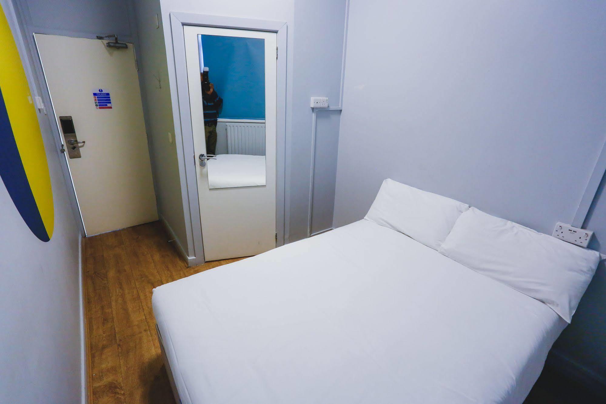 Via Limehouse Hostal *